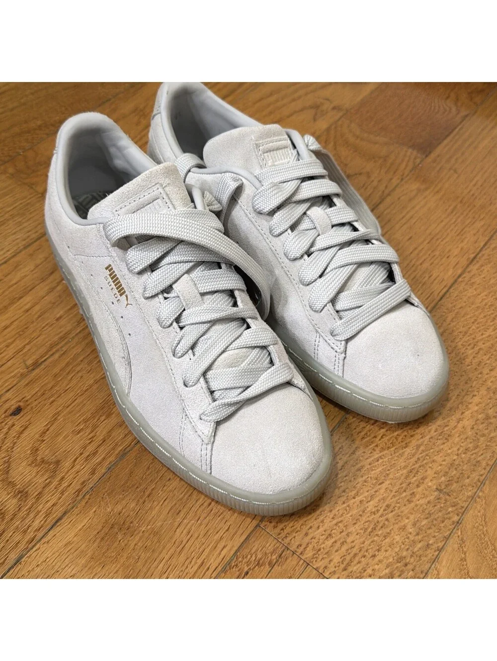 Size 8.5 US Women’s PUMA Suede Gray Suede Low Top Lace-Up Sneakers